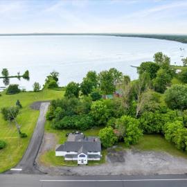 Whitewater The Genoa on Oneida Lake Sleeps 8, hotel v mestu Canastota