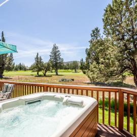 Spacious 4BR Private HOT TUB Eagle Crest Resort on Golf Course, hotel a Redmond