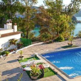 Pet Friendly Home In Iznajar, hotel a Iznájar