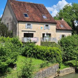 Au Lavoir du Serein "La Billaude" et "La Langouette", hotel in Saint-Germain-lès-Arlay