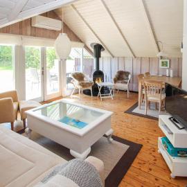 2 Bedroom Nice Home In Samsø โรงแรมในSamsø