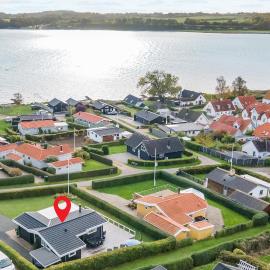 3 Bedroom Nice Home In Hejls, hotel a Hejls