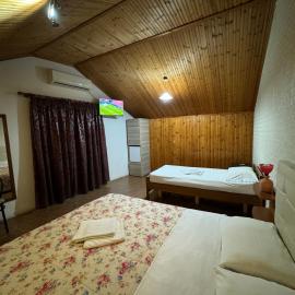 Holiday Guest-House, hotel in Përmet