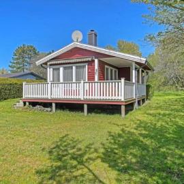 Idyllisk sommerhus kun 200m fra Klint strand, hotel di Nykobing Sjaelland