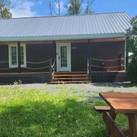 Chalet Romanov、Saint-René-de-Mataneのホテル