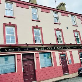 Central Bar Guesthouse, hotel u gradu Cushendall
