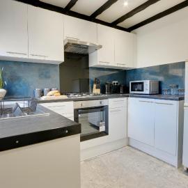 2 Bed Home from Home, FREE Parking, Ideal for Workers - Hosted by Stay Host Save