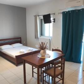 KANALI HOLIDAYS APARTMENT 4, hotel sa Kanali