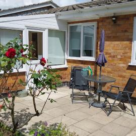 Beautiful 3-Bed Bungalow Kessingland rural retreat, hotel in Lowestoft