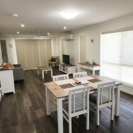 Convenience Plus, hotel sa Warwick