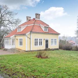 Awesome Home In Listerby With Kitchen, hotel a Listerby