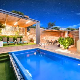 Villa Canes Heated Pool, hotel en Vathi