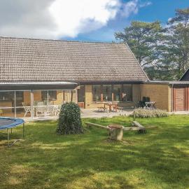 4 Bedroom Gorgeous Home In Falsterbo