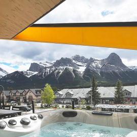 Luxury 4 BR Retreat with Hot Tub and epic mountain view