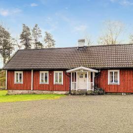 2 Bedroom Nice Home In Lönsboda, hotel din Lönsboda