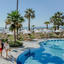 Golden Bay Beach Hotel, hotell i Larnaca