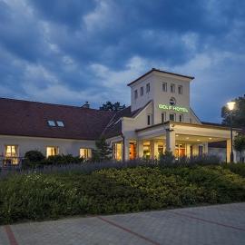 Old Lake Golf Hotel, ξενοδοχείο σε Tata