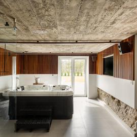 House for 20 people with a private SPA and bar Koma House