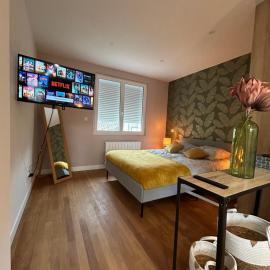 Entre gare et centre-ville, hotell i Issoudun