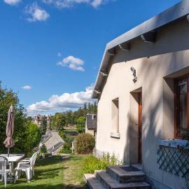 La maison rocher، فندق في Fournels