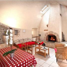 Gîte les buis 2/3 personnes à conques, hotel a La Canourgue