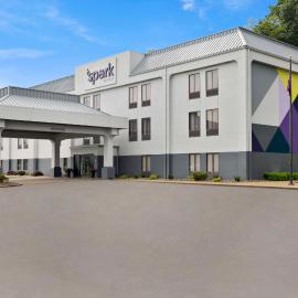 Spark By Hilton Newcomerstown, hotel em Newcomerstown