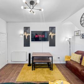 Stylish House Near Hospital with Free Parking