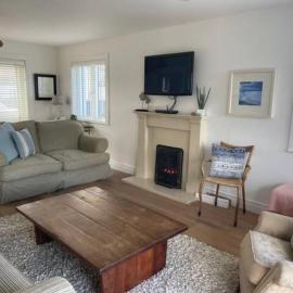 Seaside Chic! Modern Cosy Home, Hotel in Lahinch