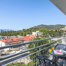Two-Bedroom Apartment In Ploce