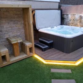 Tudor Cottage, Hot Tub, Sleeps 8, Hotel in Llandudno