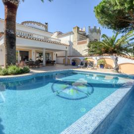 Holiday Home Llobregat 41b by Interhome, hotel in Empuriabrava