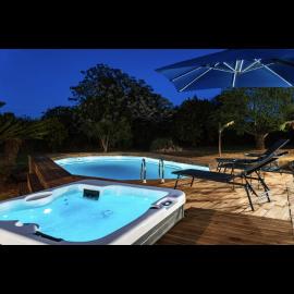 Villa Elena with jacuzzi, hotelli kohteessa Kyllíni