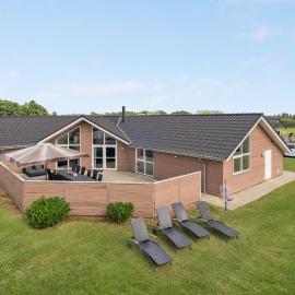 Nice Home In Haderslev With Sauna, hotel v destinaci Haderslev