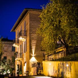Dolci Mura Luxury Rooms، فندق في سيينا