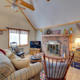 Walk to Beach: Pocono Lake Cabin w/ Pool Access!