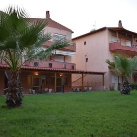 IKIES LUXURY MAISONETTE 200m from the beach