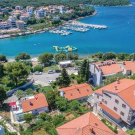 Nice Home In Pjescana Uvala With Wifi