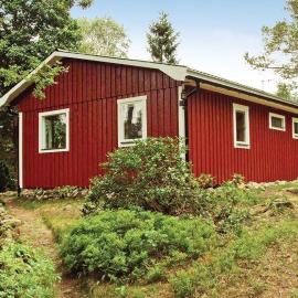 2 Bedroom Beautiful Home In Örkelljunga, hotel i Orkelljunga