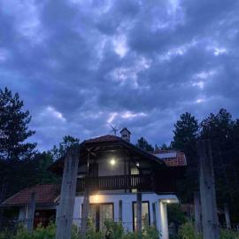 Vila Borjak, hotel u gradu Veluće