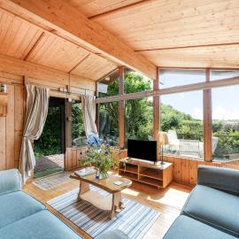 Scandinavian Style Lodge in Rock, hotel in Wadebridge