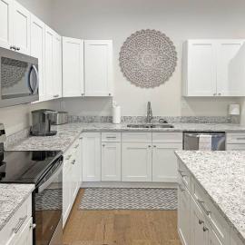 Spacious Freshly Renovated Townhome- Scenic Side, hotel Loudonban