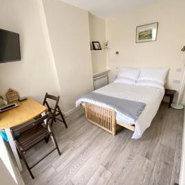 Studio Flat near Waterside Theatre