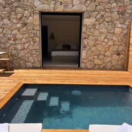 Casa Suvara - Chambres d'hôtes de charme I Piscines ou SPA privatifs, hotel a Conca