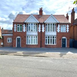 Stanley Park House Peterborough - 3 bed, 3 bathroom, parking, garden, hotel in Peterborough