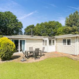 Lovely Stacaravan In Putten With Wifi, hotel sa Putten