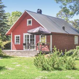 Beautiful Home In Gotlands Tofta With Wifi, hotel a Hejde