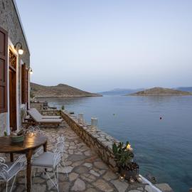 Villa Electra, hotel Hálkiban