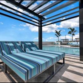 Stylish 1-Bedroom Getaway Apt- pool & gym