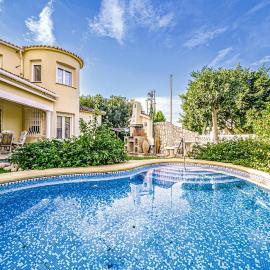 Stunning Home In Oliva