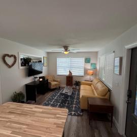 875 Oasis #4 Location!